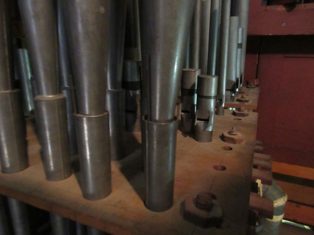 a few rows of organ pipes
